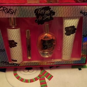 Kiss Me All Day Fragrance Set